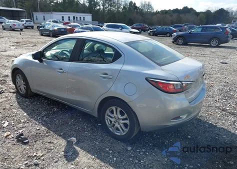 2018 Toyota Yaris Ia z USA, uszkodzony, nr VIN 3MYDLBYV2JY331403
